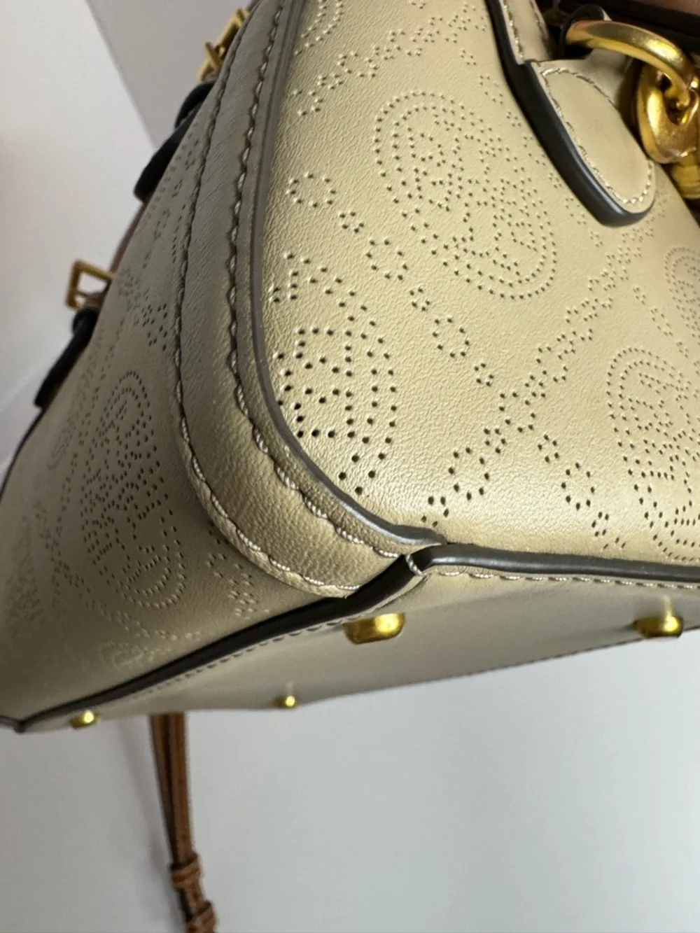 #261 Tory Burch Like New T Monogram Perforated Mini Barrel Bag Almond Flour - Picture 11 of 15